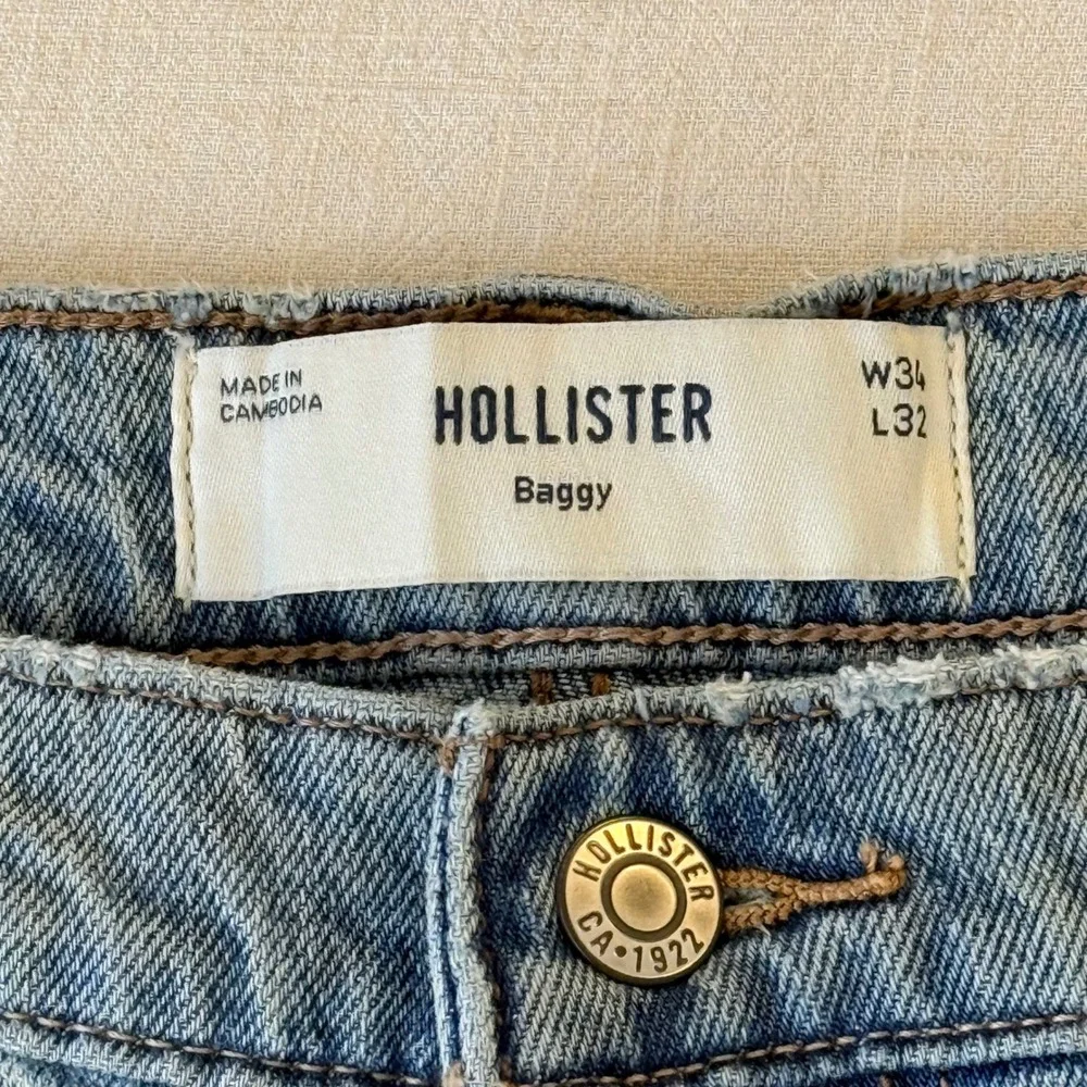 Hollister Baggy Jeans Mens 34x32 Light Wash Distressed Ripped Skater Denim